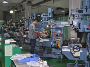 milling machine from custom manufacturing factory